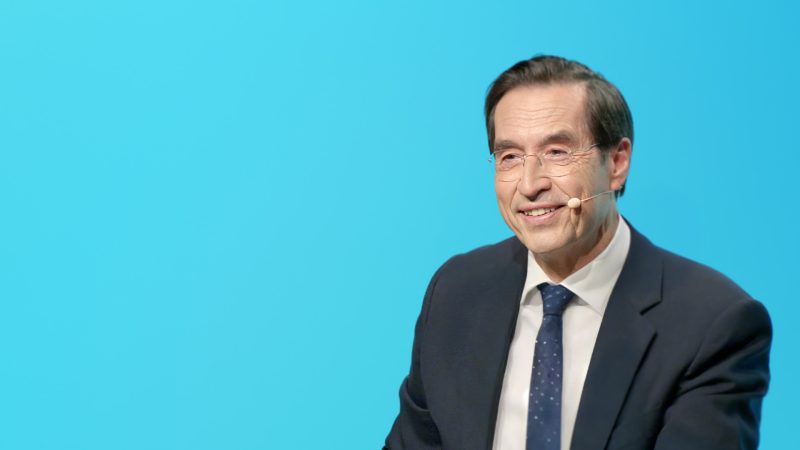 “Guarda silencio porque tienes todo por descubrir”