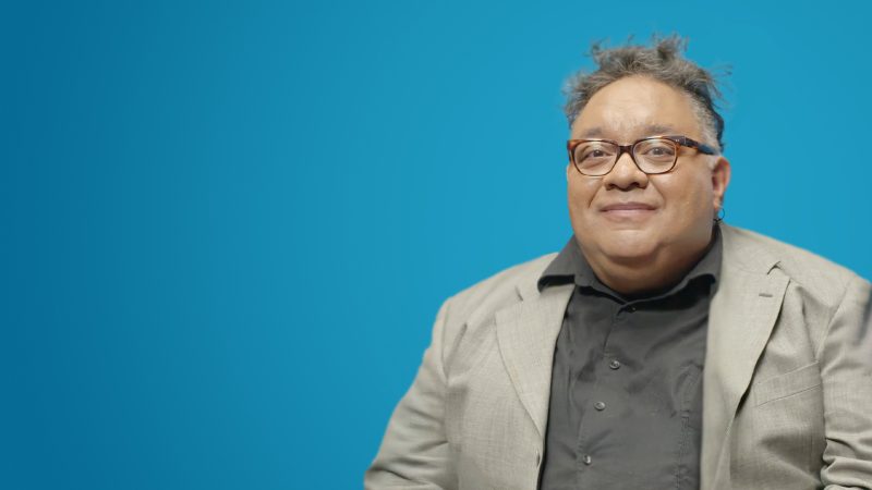 “Escribo futuros terribles para que mis hijas no vivan en ellos”